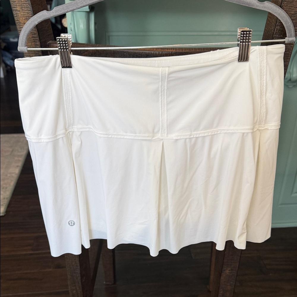 lululemon athletica White tennis/athletic skirt with built in shorts. 12 regular